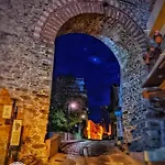 Under The Aqueduct Boutique House Apartman *