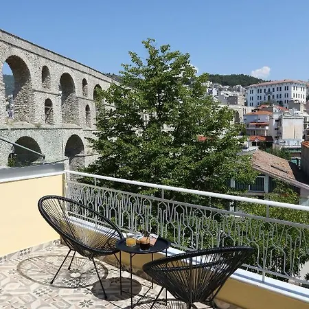 Under The Aqueduct Boutique House *