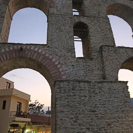 Under The Aqueduct Boutique House Apartament