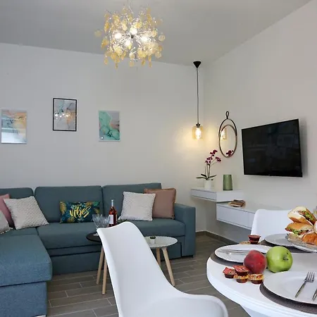 Under The Aqueduct Boutique House *