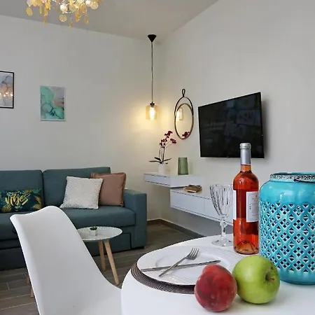 Under The Aqueduct Boutique House