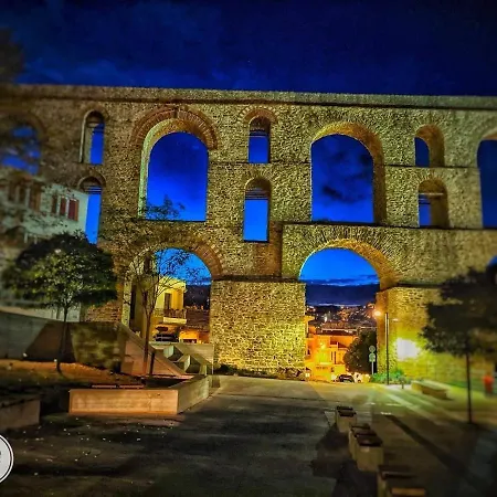 Under The Aqueduct Boutique House 아파트