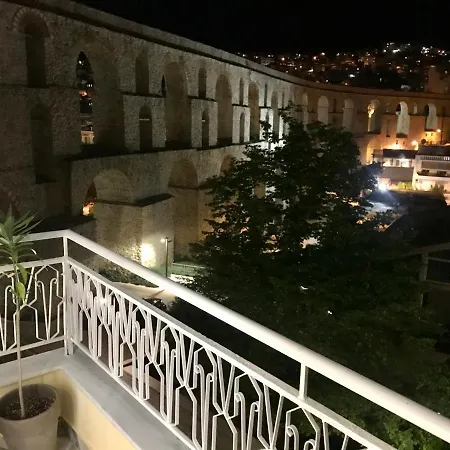 Under The Aqueduct Boutique House 아파트