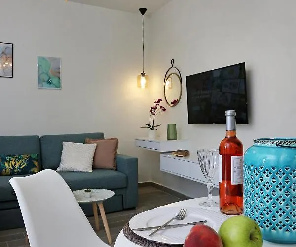 Under The Aqueduct Boutique House