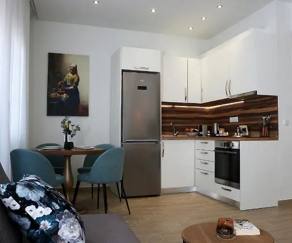 Under The Aqueduct Boutique House *