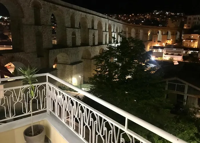 Under The Aqueduct Boutique House Apartament